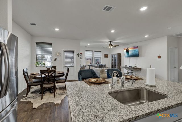 437 Signe, Seguin, TX 78155