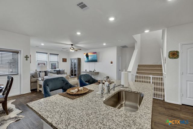 437 Signe, Seguin, TX 78155
