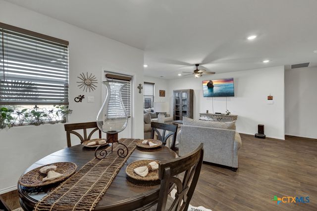 437 Signe, Seguin, TX 78155
