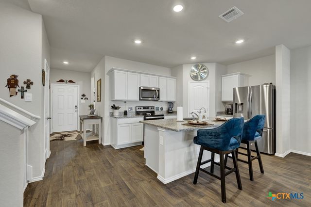 437 Signe, Seguin, TX 78155
