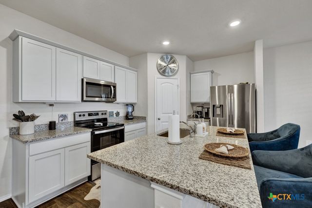 437 Signe, Seguin, TX 78155
