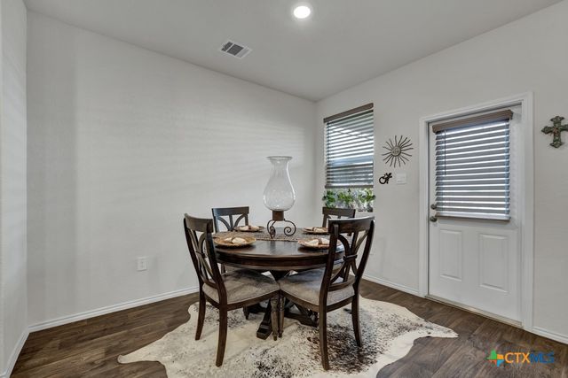 437 Signe, Seguin, TX 78155