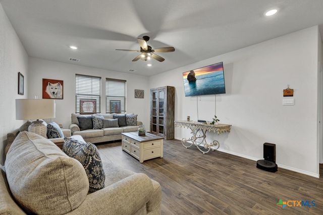437 Signe, Seguin, TX 78155