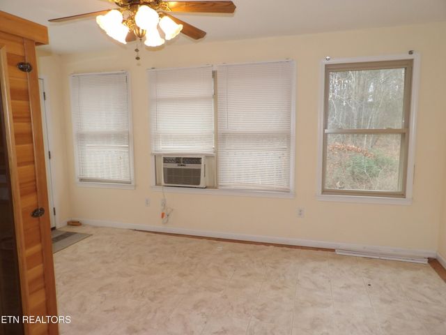 58 Russell Lane, Crossville, TN 38555