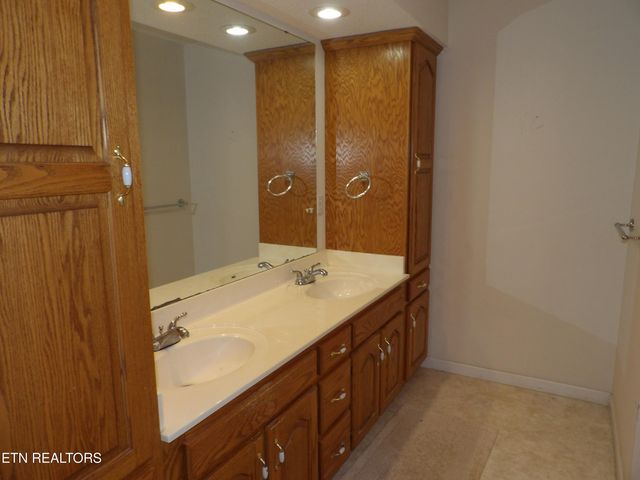 58 Russell Lane, Crossville, TN 38555