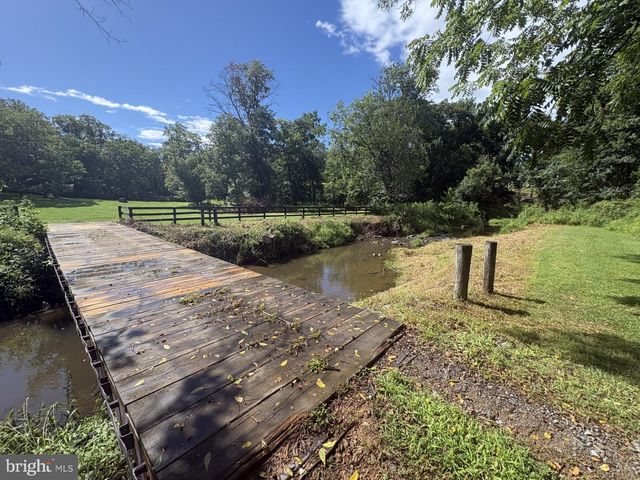 38303 WINSOME TRAIL LN, Purcellville, VA 20132