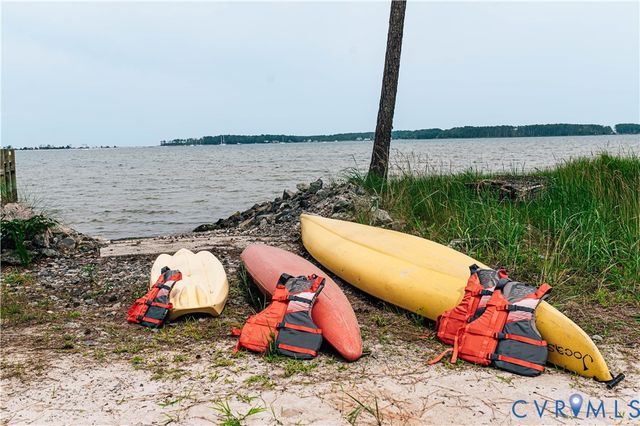 687 Clark Point Dr, White Stone, VA 22578