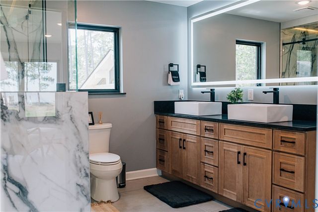 687 Clark Point Dr, White Stone, VA 22578