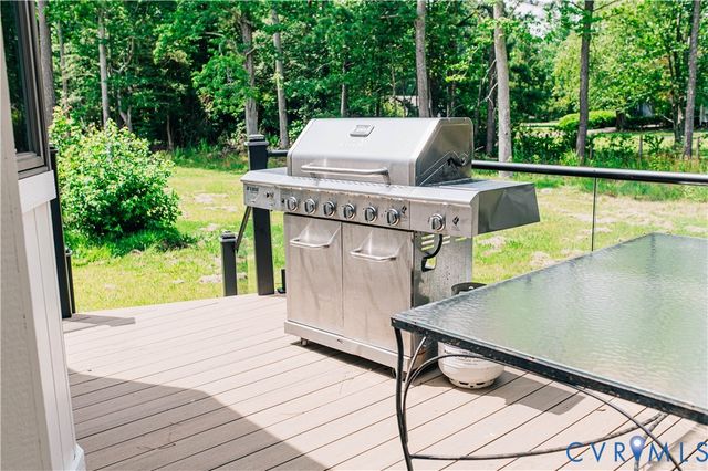 687 Clark Point Dr, White Stone, VA 22578