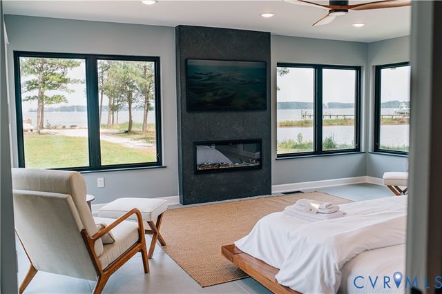 687 Clark Point Dr, White Stone, VA 22578