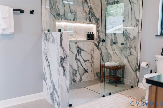 687 Clark Point Dr, White Stone, VA 22578