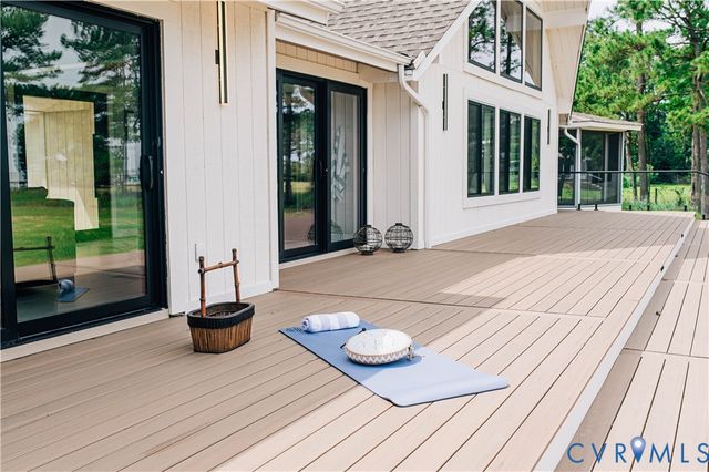 687 Clark Point Dr, White Stone, VA 22578