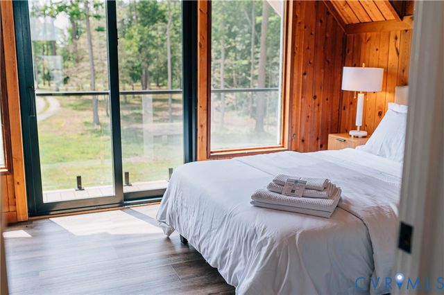 687 Clark Point Dr, White Stone, VA 22578