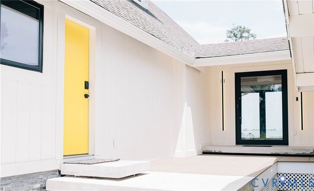 687 Clark Point Dr, White Stone, VA 22578