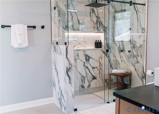 687 Clark Point Dr, White Stone, VA 22578