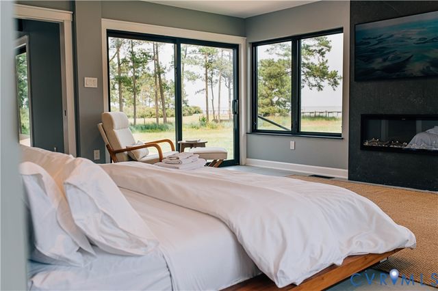 687 Clark Point Dr, White Stone, VA 22578