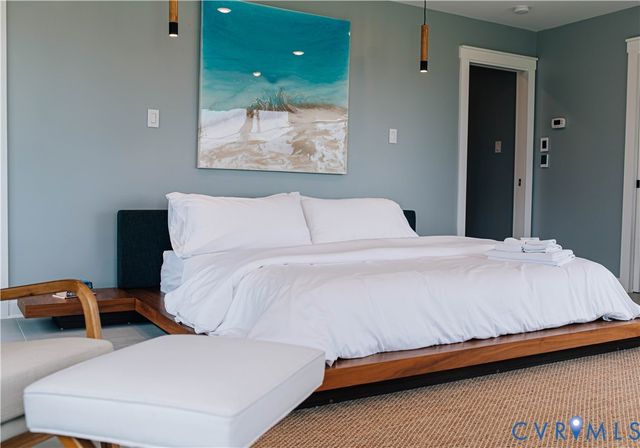 687 Clark Point Dr, White Stone, VA 22578