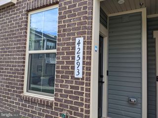 42593 BURBANK TER, Sterling, VA 20166