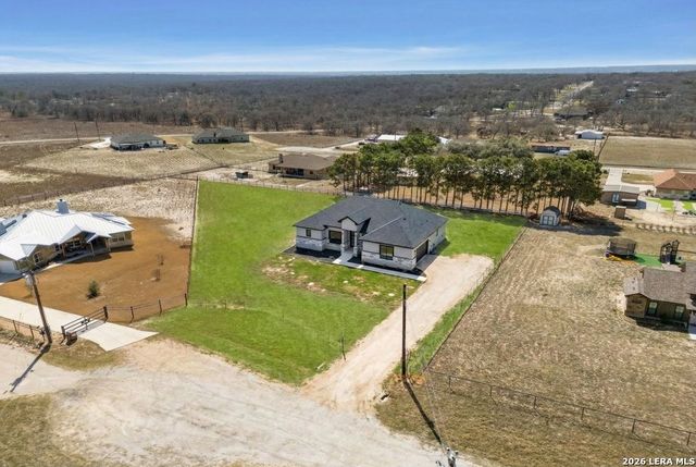 314 Honeysuckle Ln, La Vernia, TX 78121