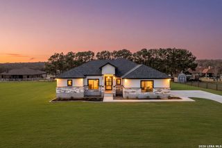 314 Honeysuckle Ln, La Vernia, TX 78121