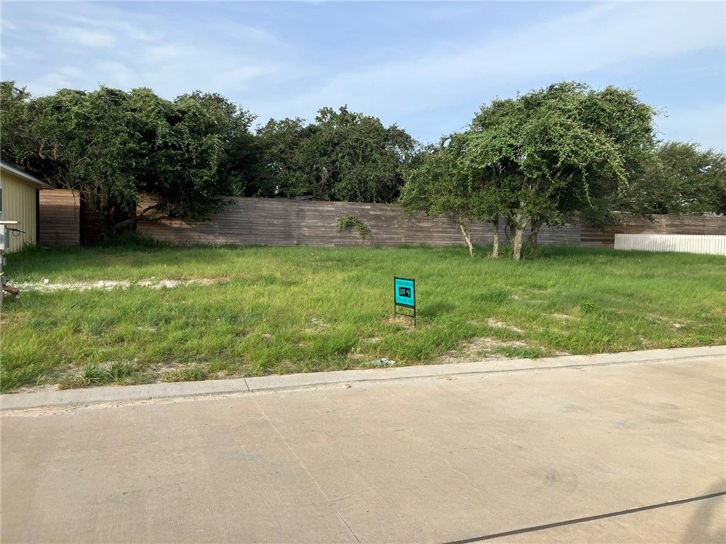 133 Breezeway Dr, Rockport, TX 78382 — exterior