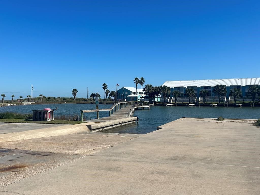 133 Breezeway Dr, Rockport, TX 78382 — photo 2