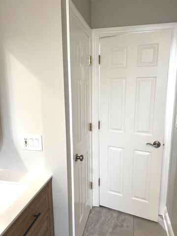 2254 W Arthur Avenue 1051A, Chicago, IL 60645