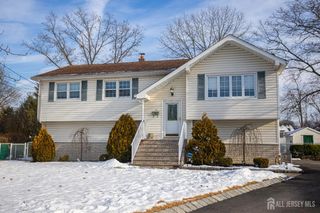 10 Lapa Court, Sayreville, NJ 08859
