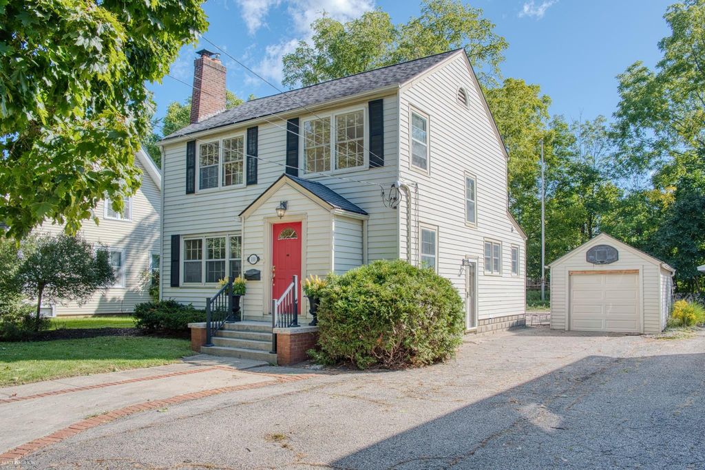 1010 N Washington Street, Owosso, MI 48867