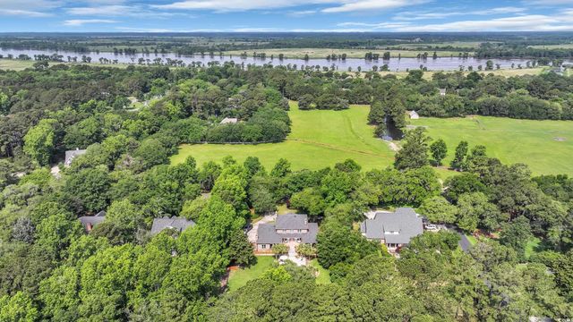 2382 Waverly Rd., Pawleys Island, SC 29585