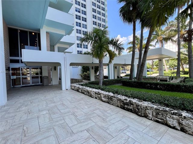 2899 Collins Ave 915, Miami Beach, FL 33140