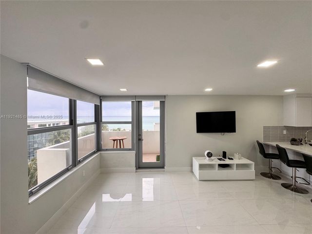 2899 Collins Ave 915, Miami Beach, FL 33140
