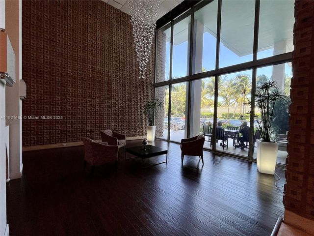 2899 Collins Ave 915, Miami Beach, FL 33140