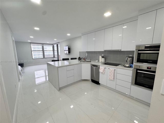 2899 Collins Ave 915, Miami Beach, FL 33140