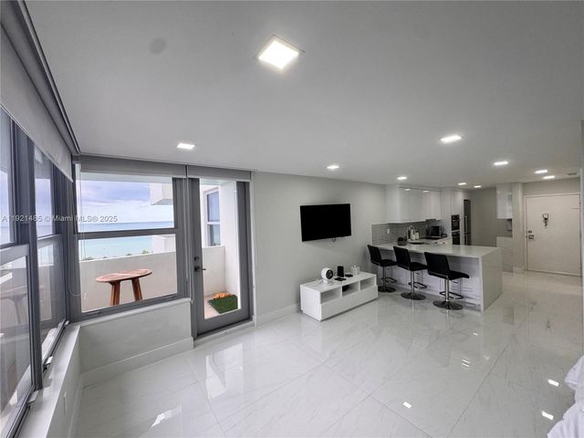 2899 Collins Ave 915, Miami Beach, FL 33140