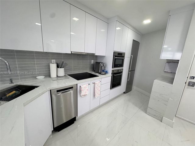 2899 Collins Ave 915, Miami Beach, FL 33140