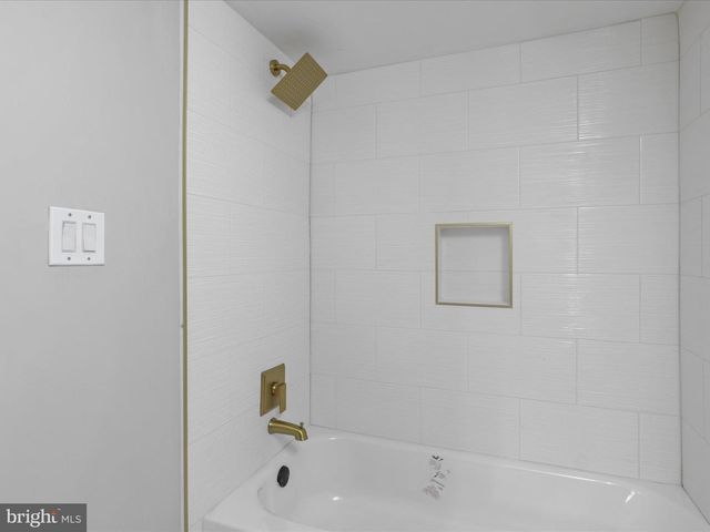 610 GALVESTON PL SE, Washington, DC 20032