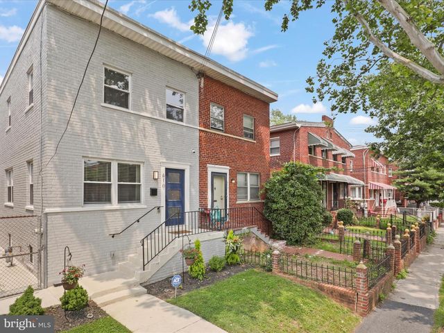 610 GALVESTON PL SE, Washington, DC 20032