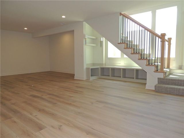 4484 Tee Box Drive, Basehor, KS 66007