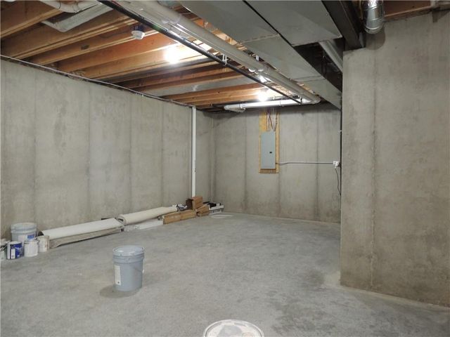 4484 Tee Box Drive, Basehor, KS 66007