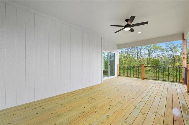 4484 Tee Box Drive, Basehor, KS 66007