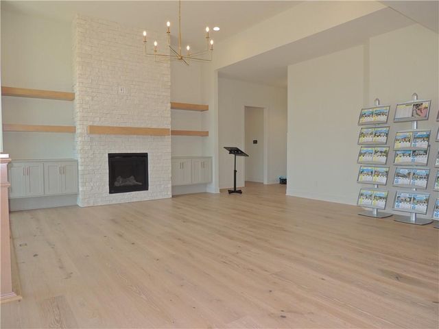 4484 Tee Box Drive, Basehor, KS 66007