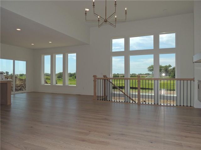 4484 Tee Box Drive, Basehor, KS 66007