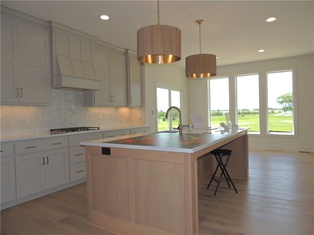 4484 Tee Box Drive, Basehor, KS 66007