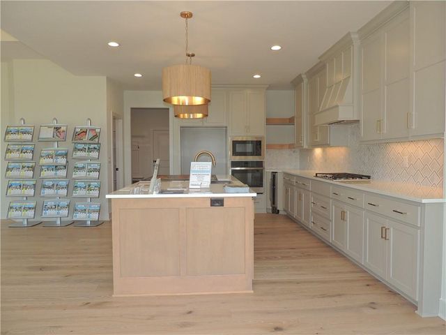 4484 Tee Box Drive, Basehor, KS 66007