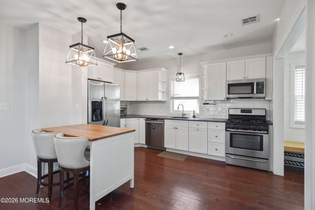 108 Morris Avenue, Belford, NJ 07718