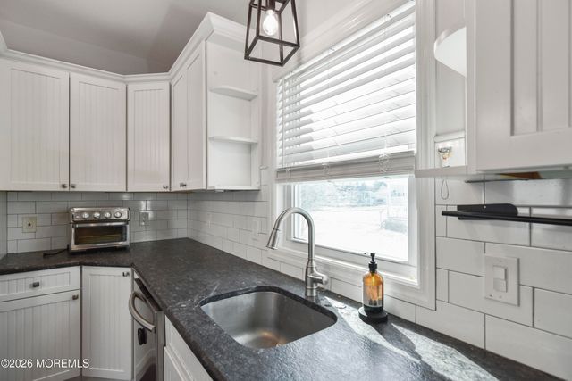 108 Morris Avenue, Belford, NJ 07718