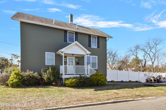 108 Morris Avenue, Belford, NJ 07718