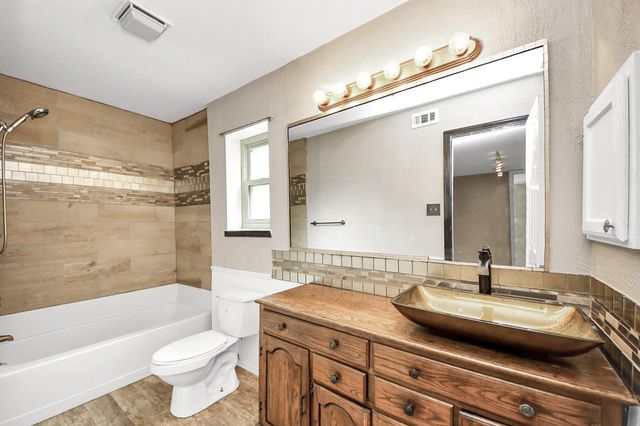 4900 Sandalwood Circle, Baytown, TX 77521