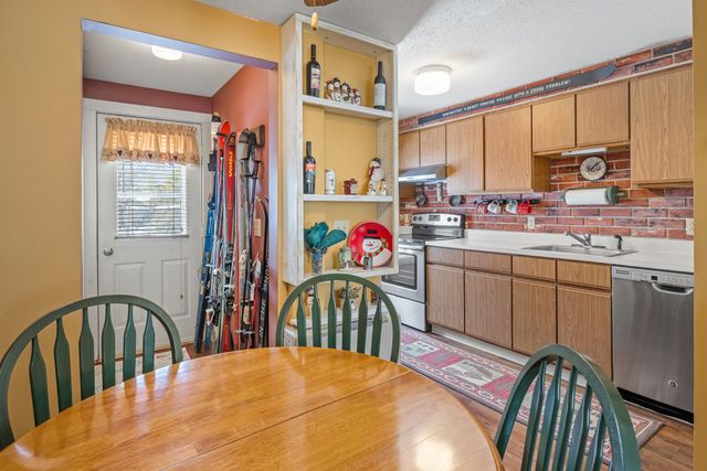 67 Bourn Brk Apt 53, Manchester, VT 05255